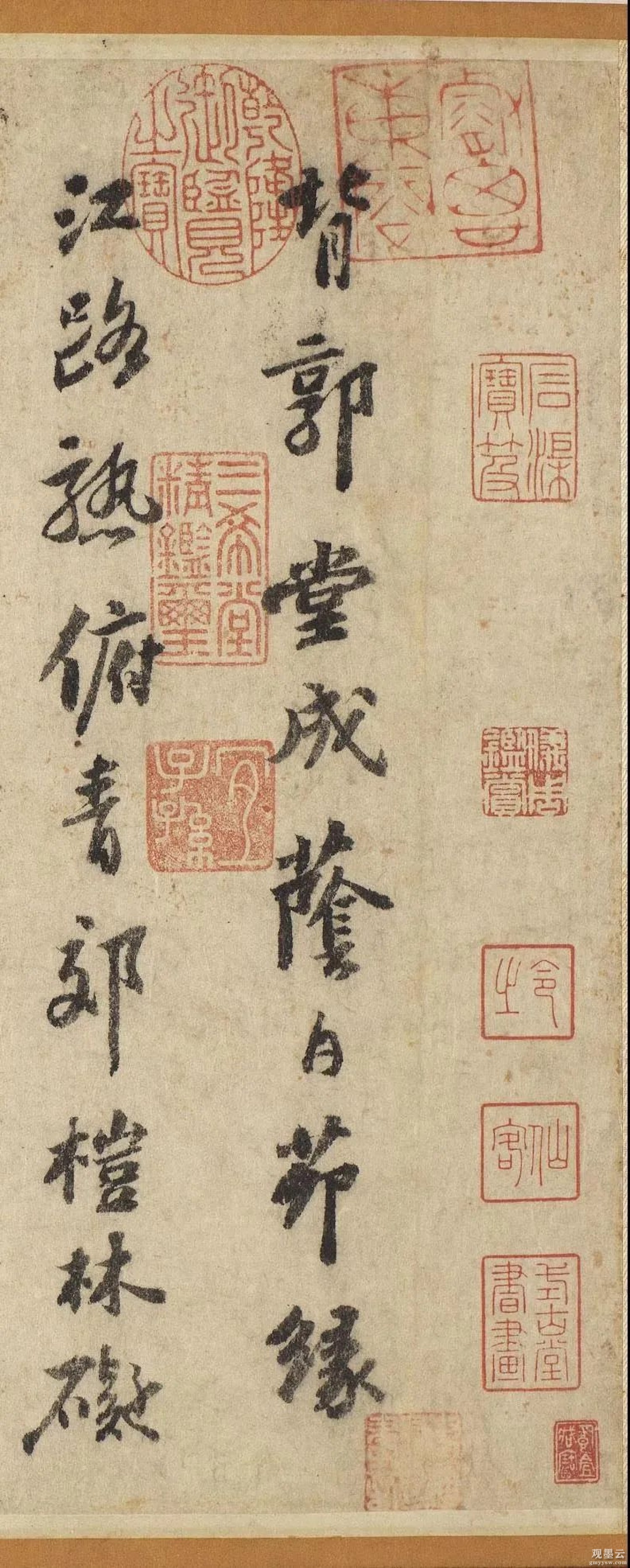 【1】背郭堂成荫白茆，缘江路熟俯青郊。桤林碍